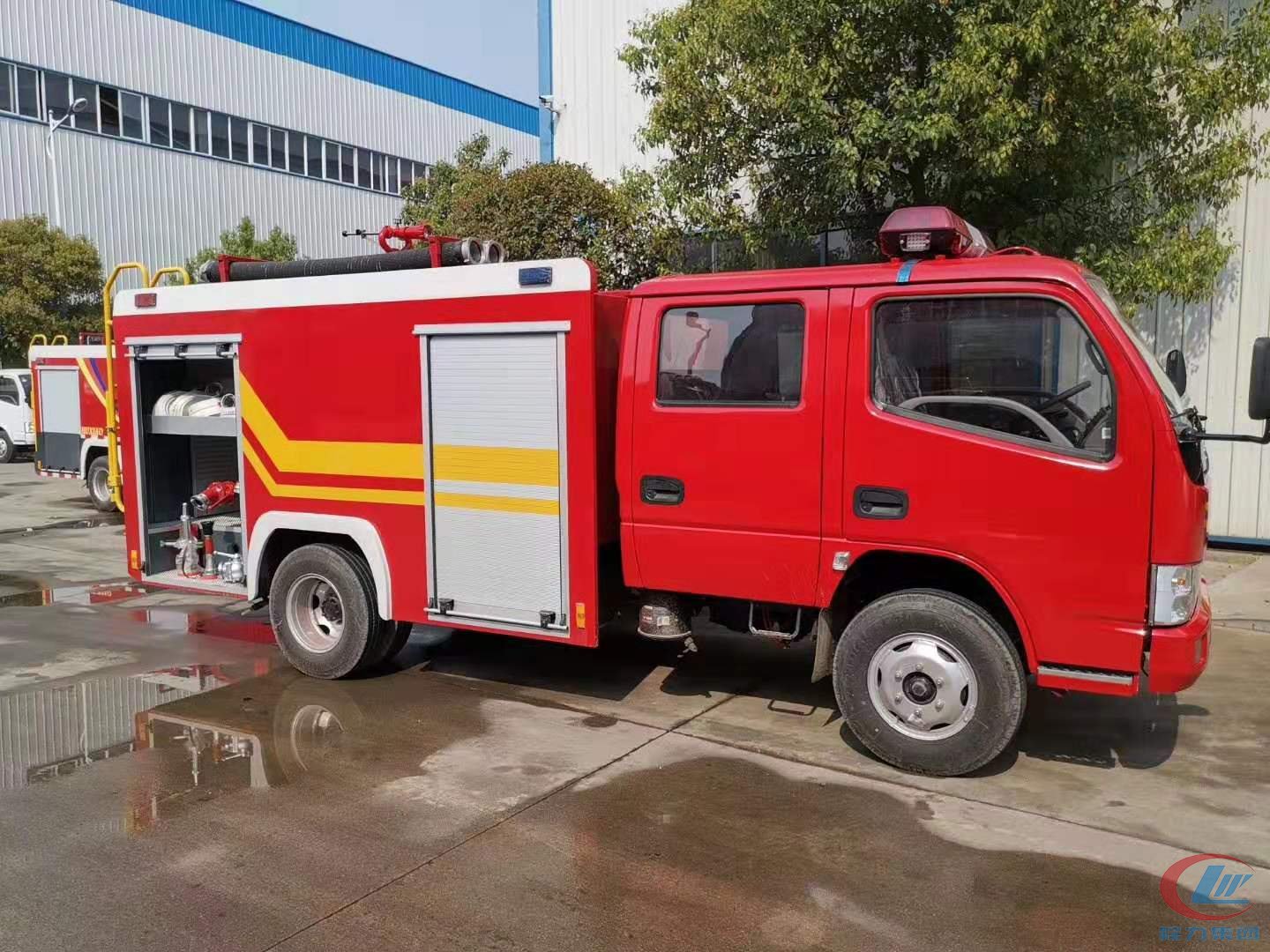 春风多利卡D6水罐消防车侧面图